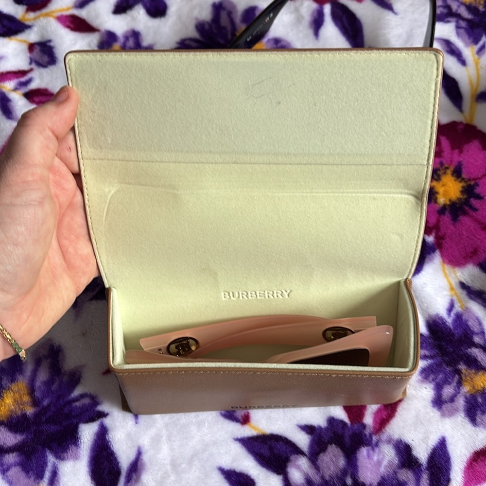 Burberry sunglasses - Picture 7 of 7